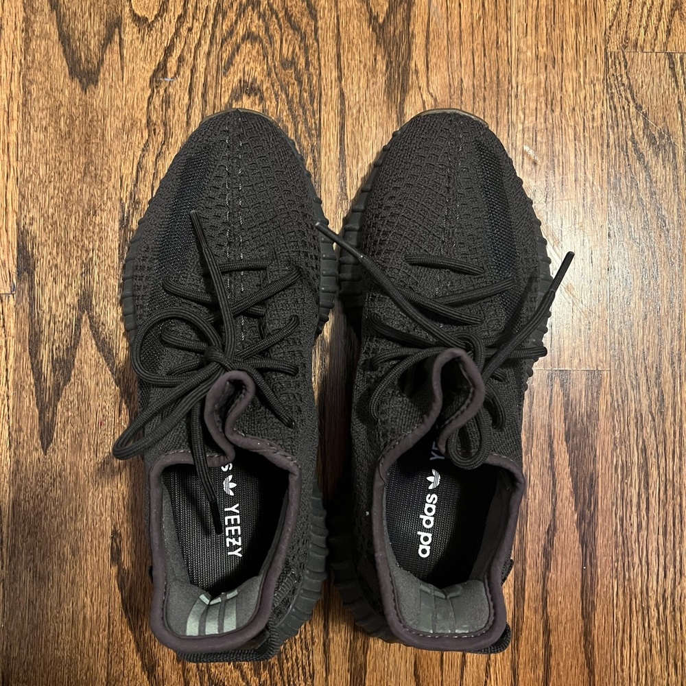 Black Yeezys 350 Cider